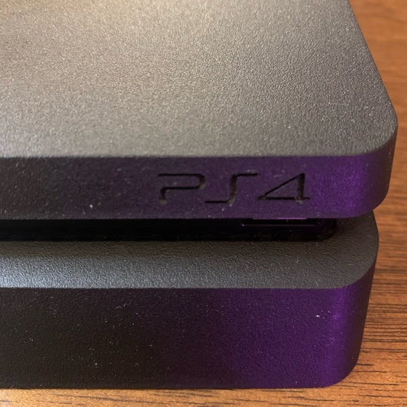 Pre-owned Sony PlayStation 4 in working condition - Picture 3 of 10